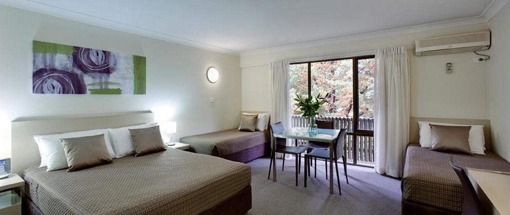Готель Ibis Styles Canberra Tall Trees Екстер'єр фото