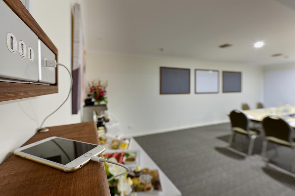 Готель Ibis Styles Canberra Tall Trees Екстер'єр фото