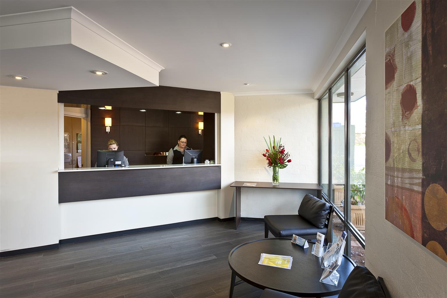 Готель Ibis Styles Canberra Tall Trees Екстер'єр фото