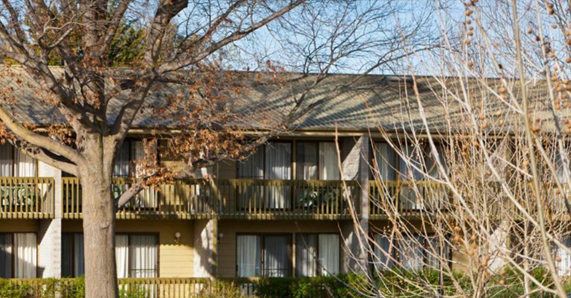 Готель Ibis Styles Canberra Tall Trees Екстер'єр фото
