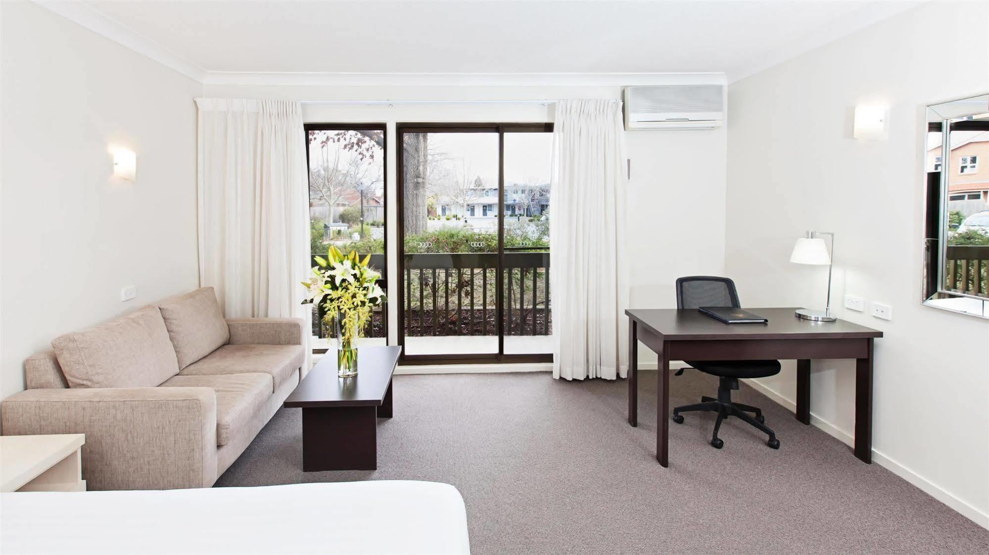 Готель Ibis Styles Canberra Tall Trees Екстер'єр фото