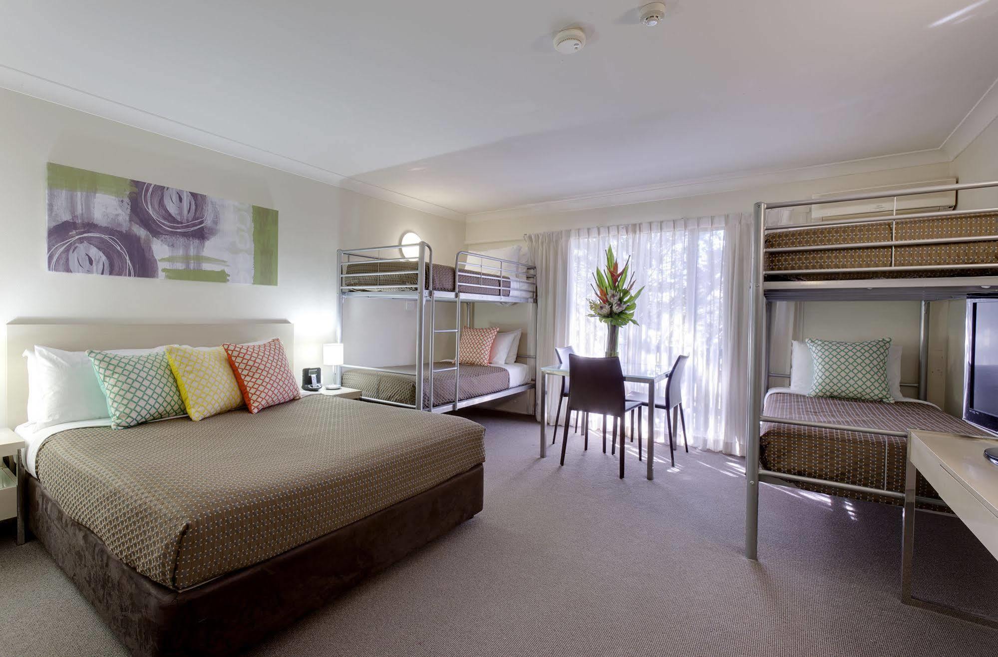 Готель Ibis Styles Canberra Tall Trees Екстер'єр фото