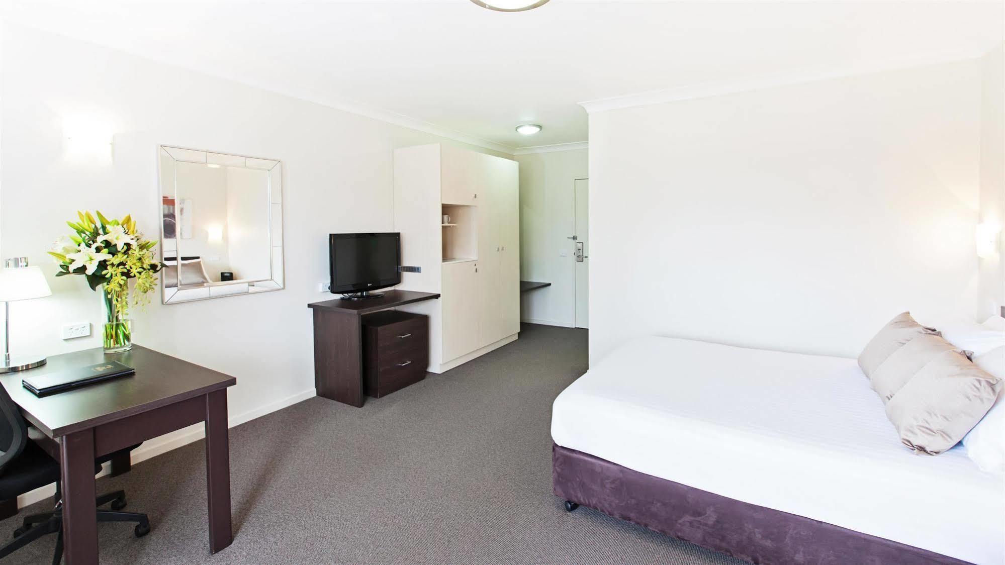 Готель Ibis Styles Canberra Tall Trees Екстер'єр фото