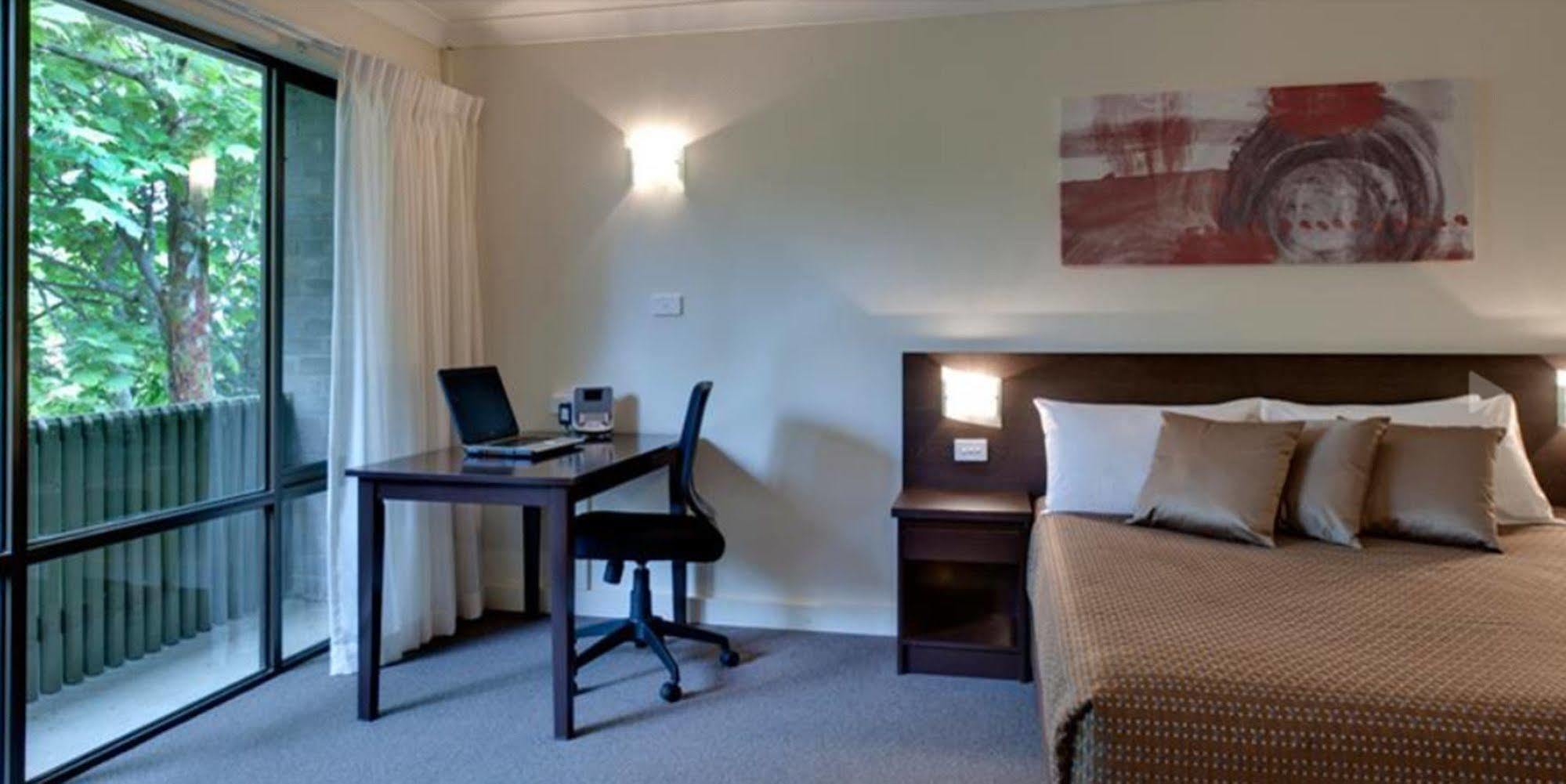 Готель Ibis Styles Canberra Tall Trees Екстер'єр фото