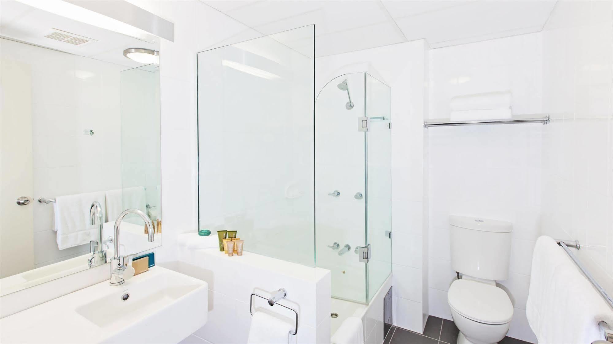 Готель Ibis Styles Canberra Tall Trees Екстер'єр фото