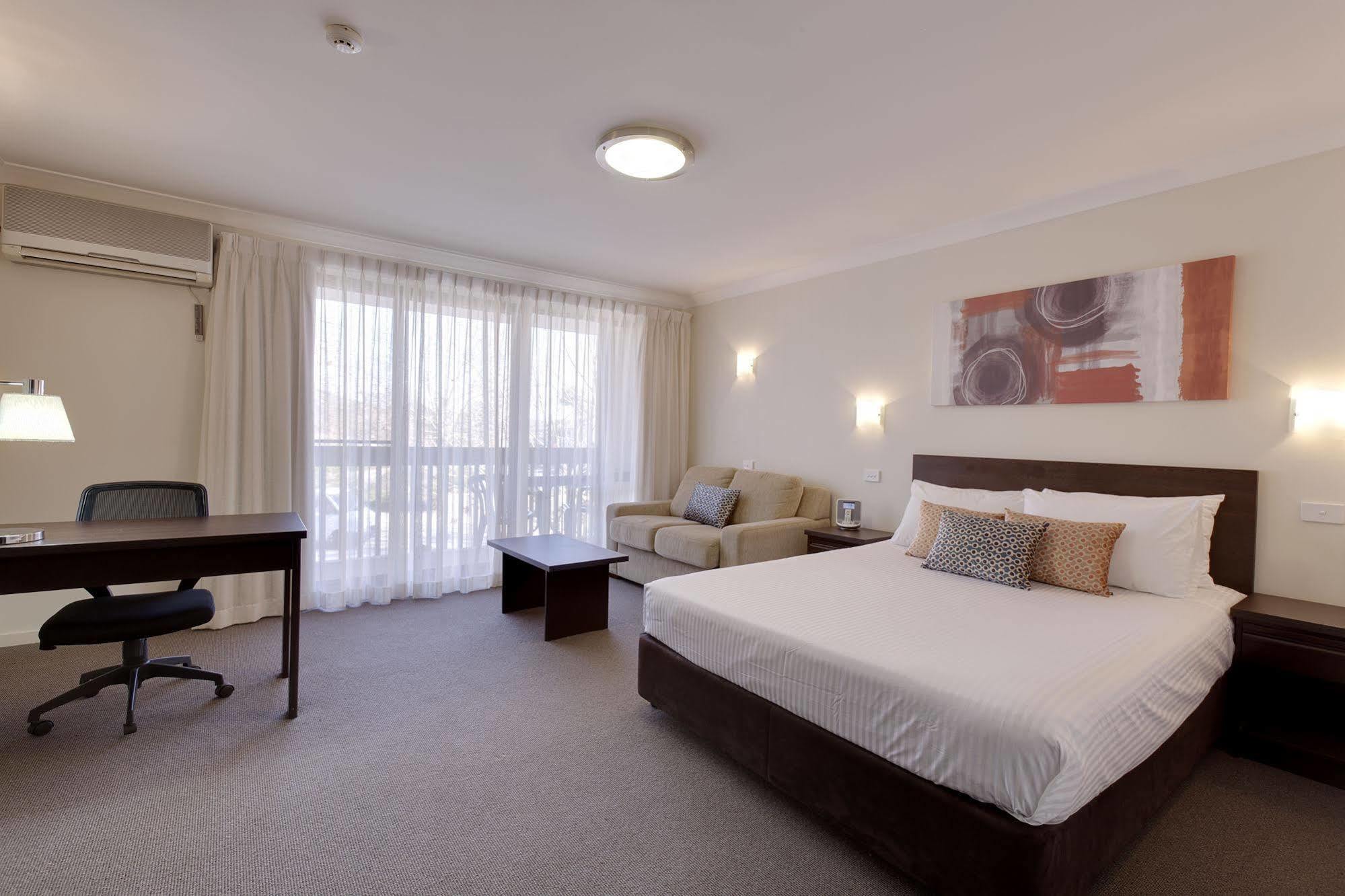 Готель Ibis Styles Canberra Tall Trees Екстер'єр фото