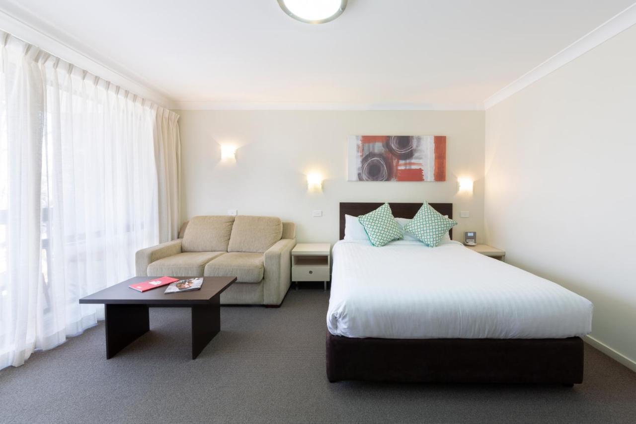 Готель Ibis Styles Canberra Tall Trees Екстер'єр фото