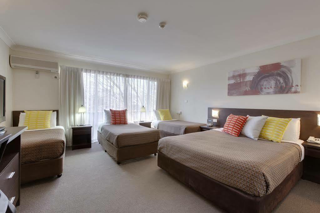 Готель Ibis Styles Canberra Tall Trees Екстер'єр фото