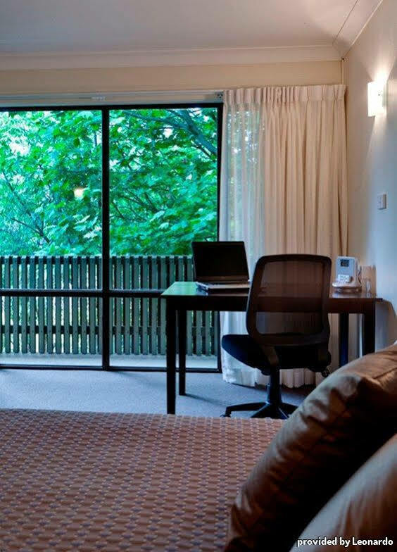 Готель Ibis Styles Canberra Tall Trees Екстер'єр фото