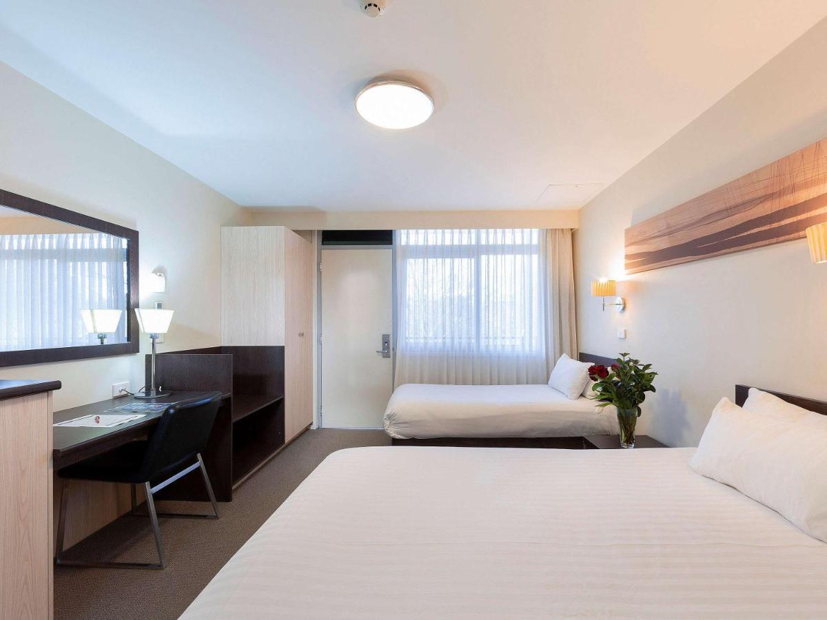 Готель Ibis Styles Canberra Tall Trees Екстер'єр фото