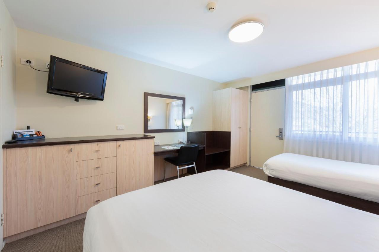 Готель Ibis Styles Canberra Tall Trees Екстер'єр фото